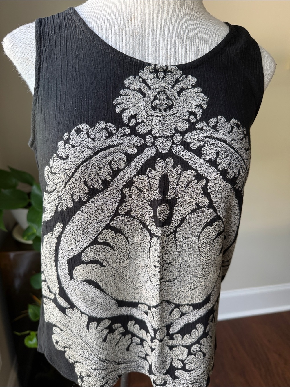Sleeveless Black Tank Top with Cream Damask Print